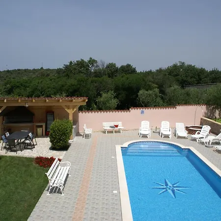 Charming In Near Sea Apartment