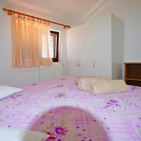 Charming In Near Sea Apartment Banjole