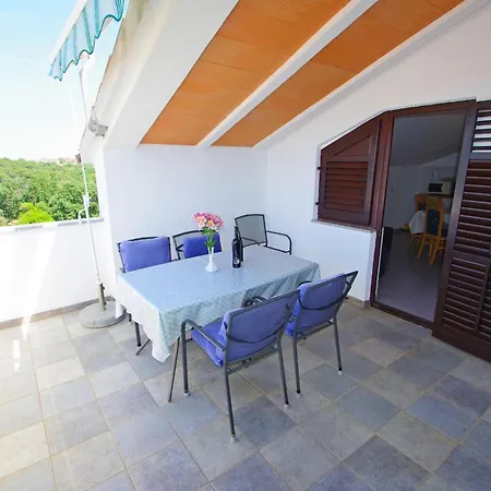 Charming In Near Sea Apartment Banjole