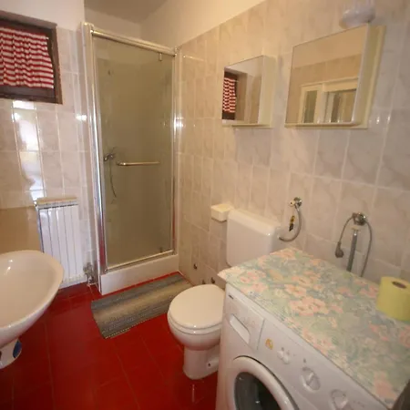 Charming In Near Sea Apartment Banjole